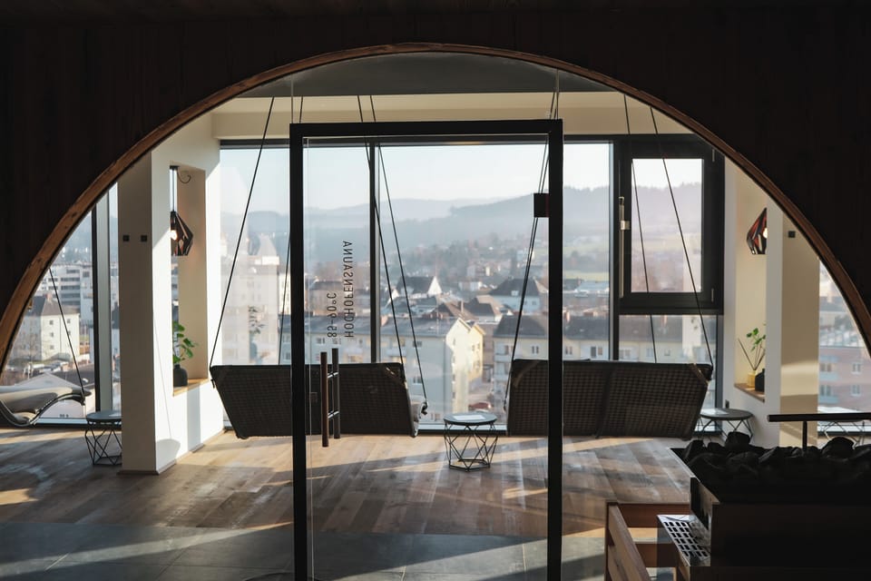 Couples treatment rooms, sauna, hot tub, steam room, body treatments
