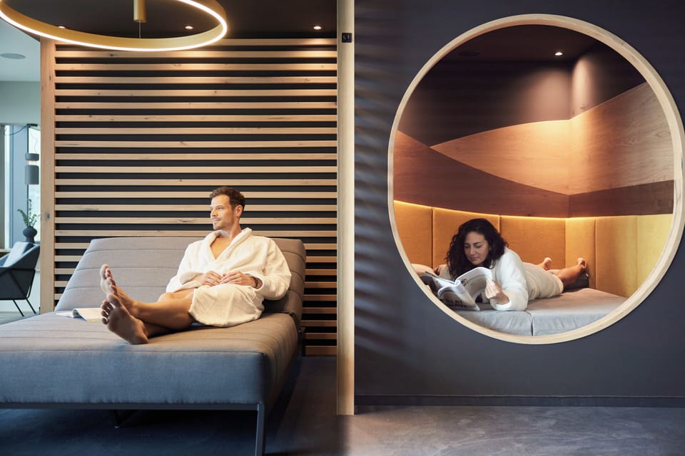 Couples treatment rooms, sauna, hot tub, steam room, body treatments
