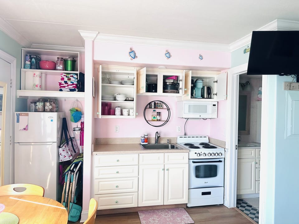 Fully appointed kitchen and beach gear