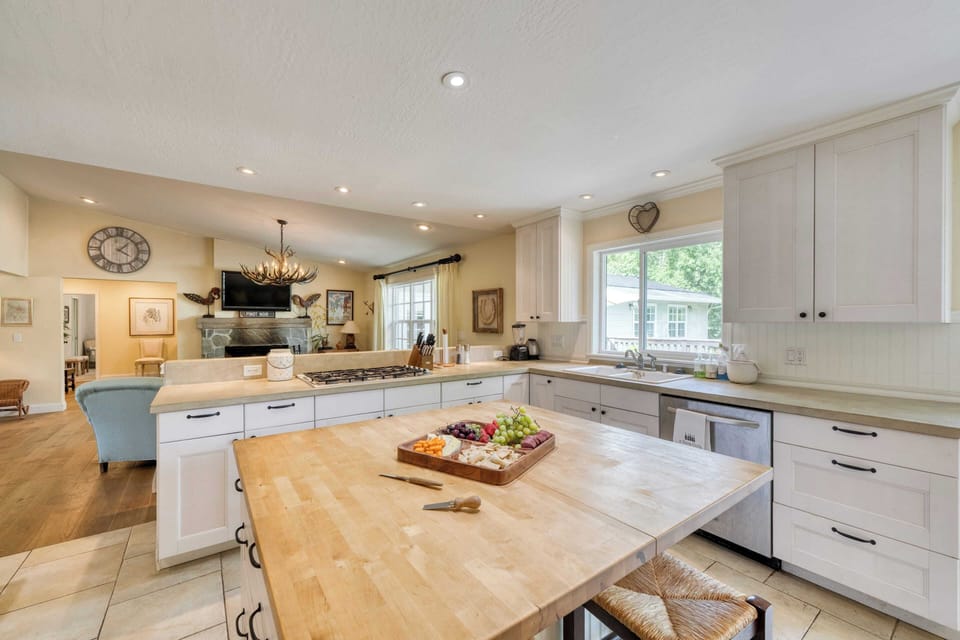 House (5 Bedrooms) | Interior
