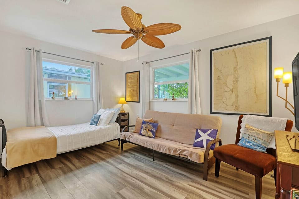 3rd bedroom features twin bed, with double futon, and tv
