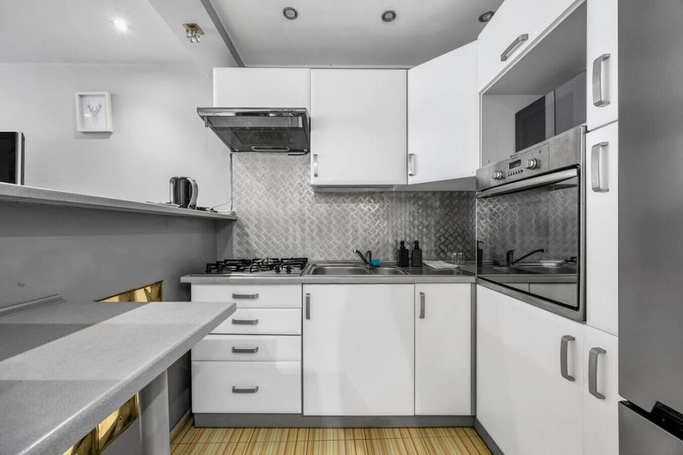 Modern Kitchen Area – Fully equipped with Microwave | Book Now with RENTUJEMY.COM