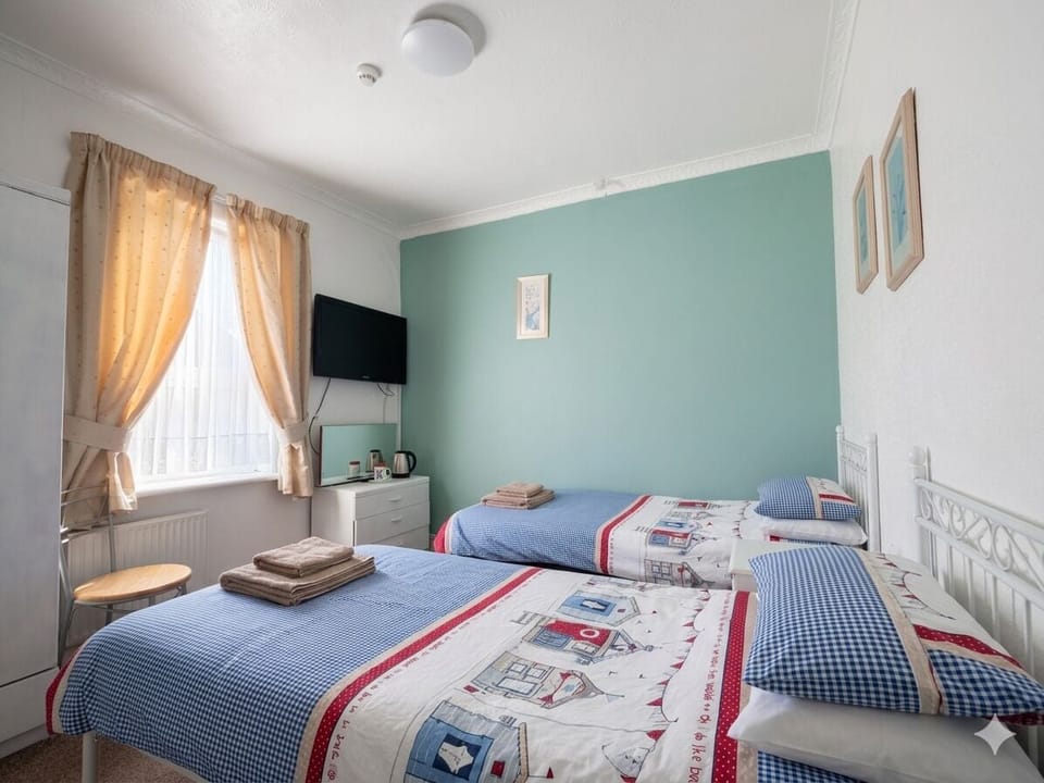 Room 5 - Double Room | Free WiFi, bed sheets