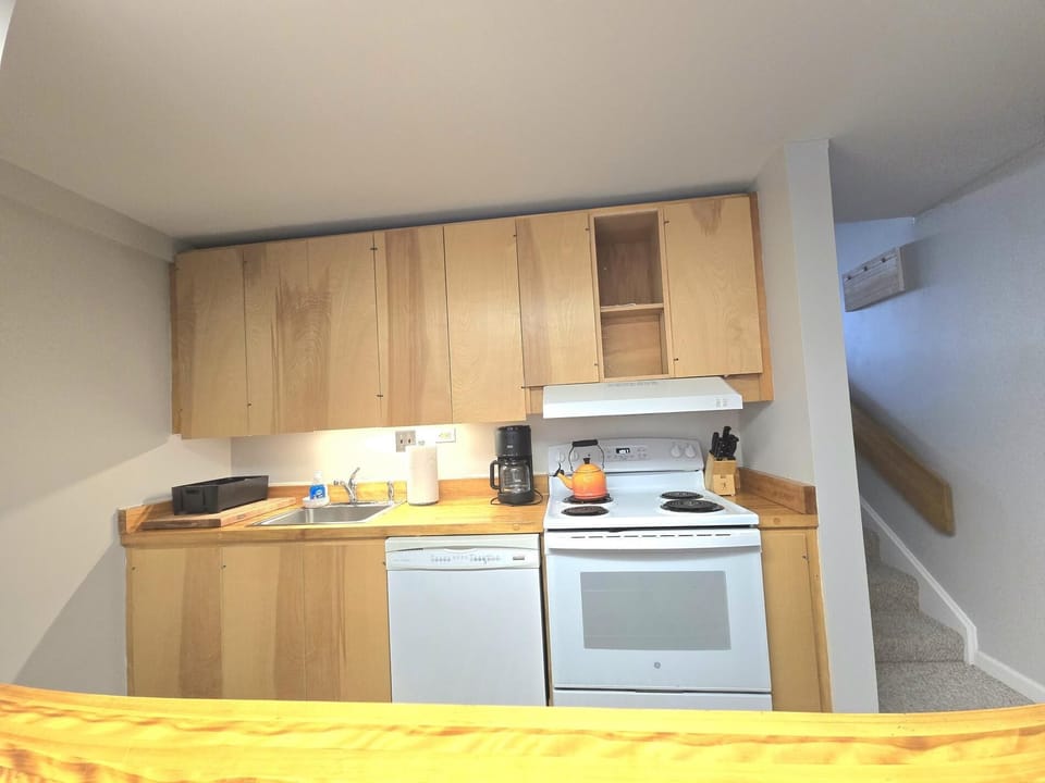 Stowe Ski Condo! 3BR Near Mountain w/Heated Pool! (6722)