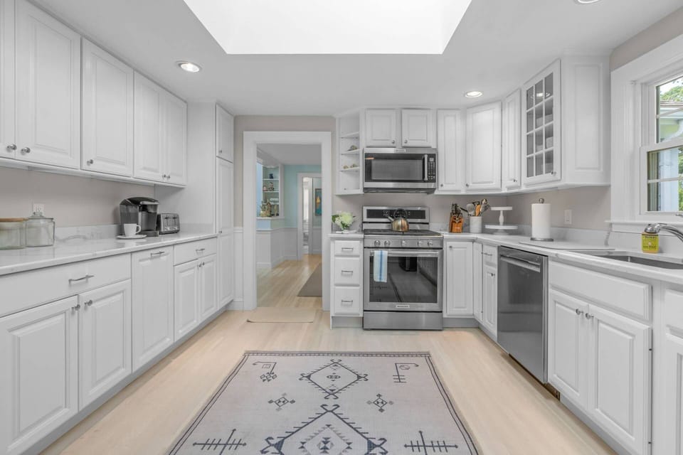 Gas cooktop, microwave and dishwasher