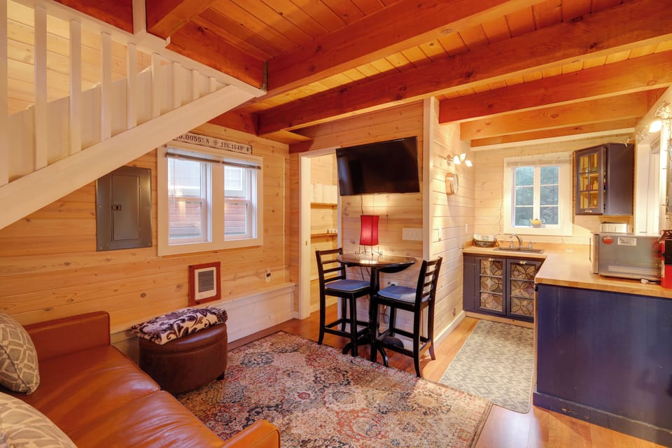 Living Room | 1st Floor | Sleeper Sofa | Baseboard Heating | Free WiFi