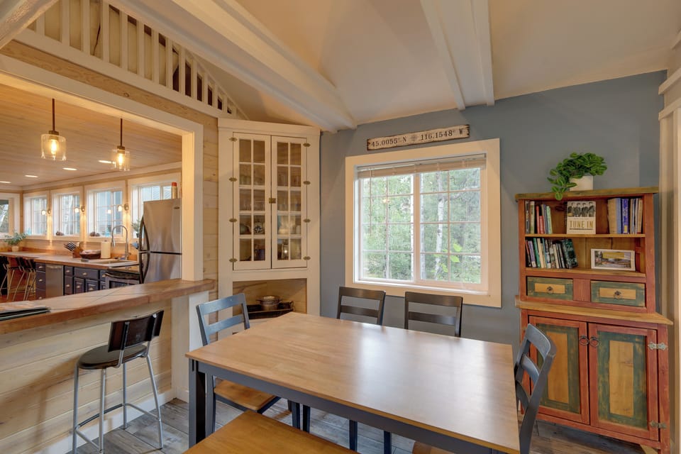 Dining Area | 1st Floor | Dishware/Flatware | Free WiFi