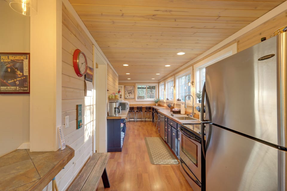 Kitchen | 1st Floor | Cooking Basics | Drip Coffee Maker | Blender | Microwave