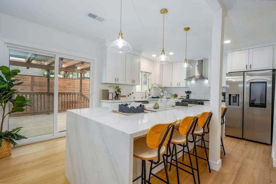 Chandeliers, granite countertops with smart Fridge for every cooking lovers dream! Live the best of San Diego in this perfectly located Craftsman! Whether you're cooking in, or dining out, the ample space and amenities are unparalleled. 