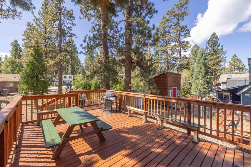 Stunning deck to bbq and enjoy surrounded by nature