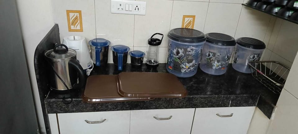 Fridge, dishwasher, cookware/dishes/utensils