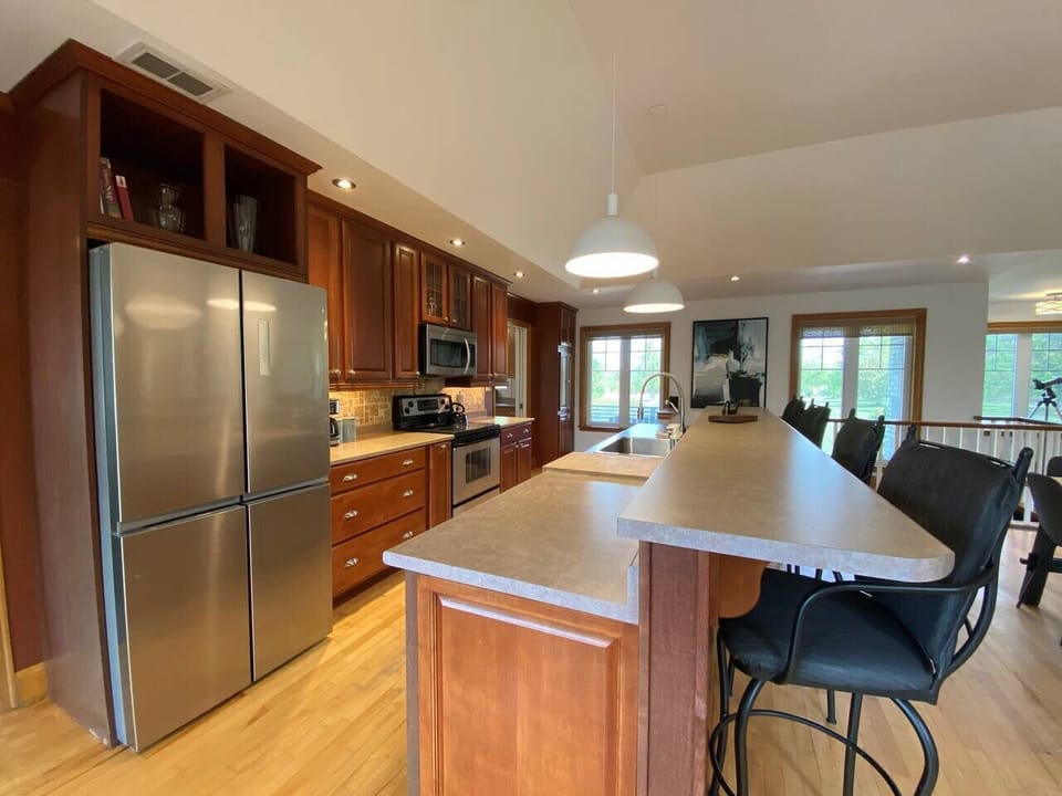 Fully equipped kitchen with stainless steel appliances, breakfast counter, drip coffee maker, dishwasher and everything else you`ll need to cook up your favorites!