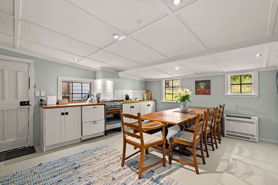 Open plan kitchen and dining