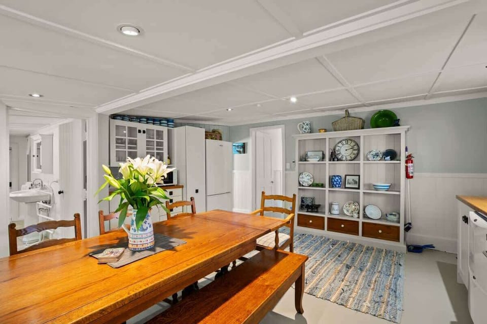 Spacious dining room 