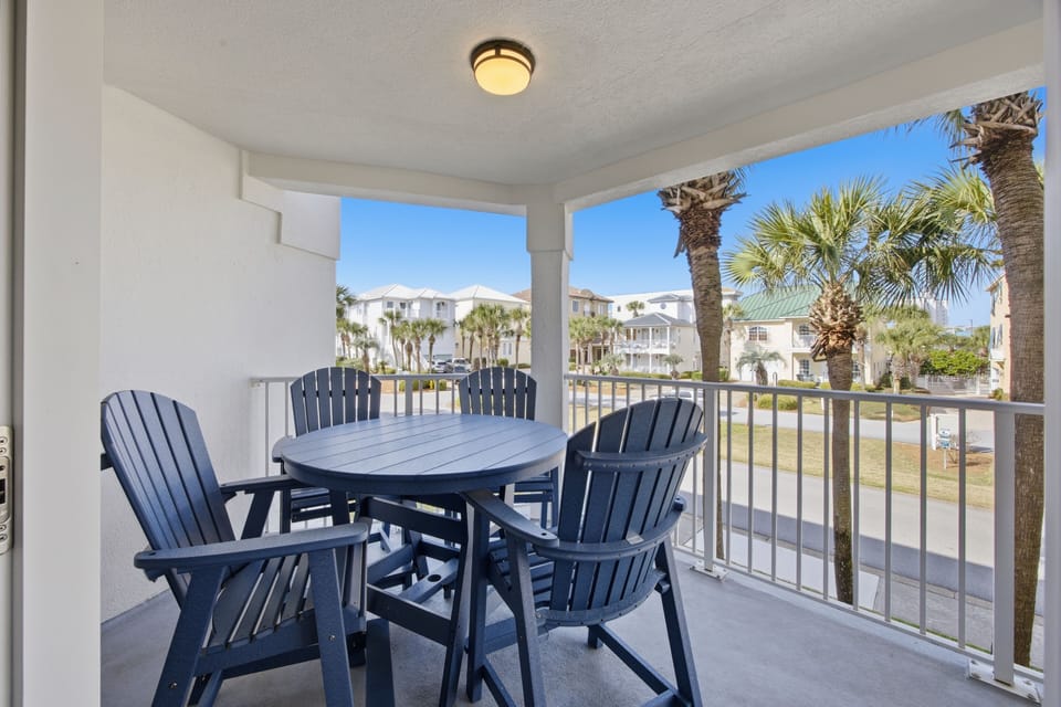 Balcony dining