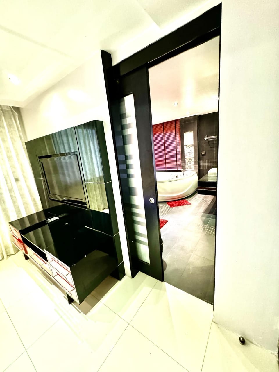 L08 Penthouse Suite, Modern Condo On Bangla Road (6625)