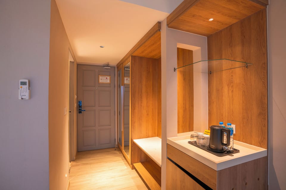 Deluxe Double Room (City View) | Free WiFi, bed sheets