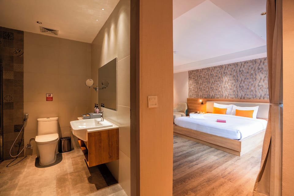 King Room with Private Balcony | Bathroom | Shower, rainfall showerhead, bidet, soap