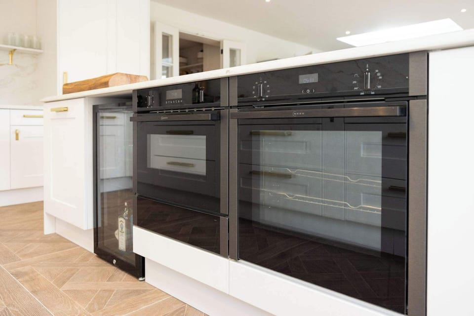 Create culinary masterpieces with the modern, high-end double appliances.