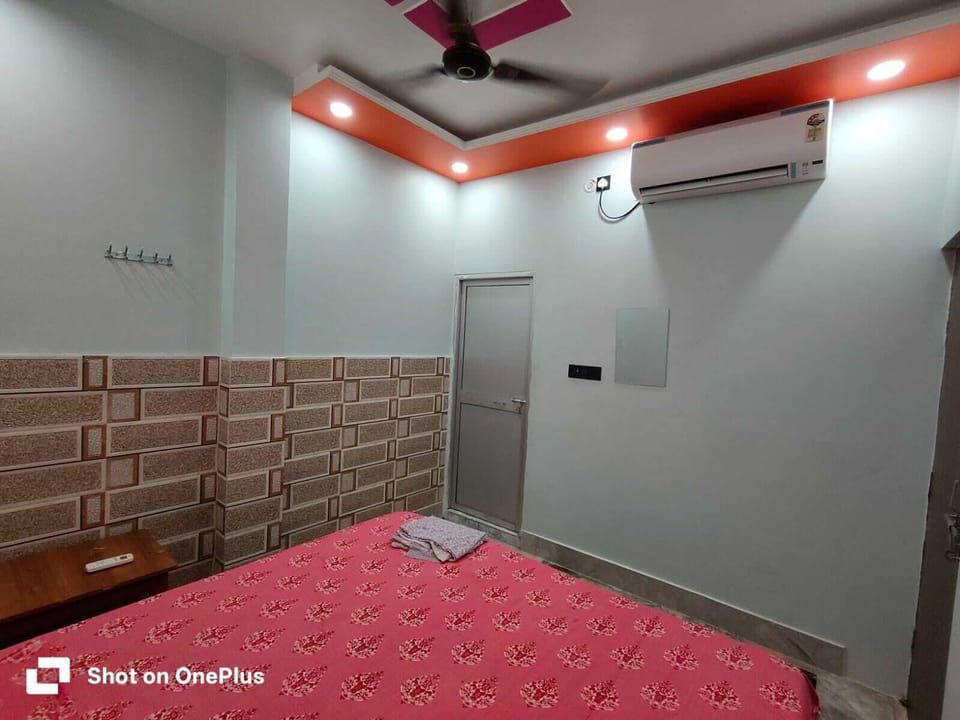 Deluxe Room | Rollaway beds, free WiFi, bed sheets
