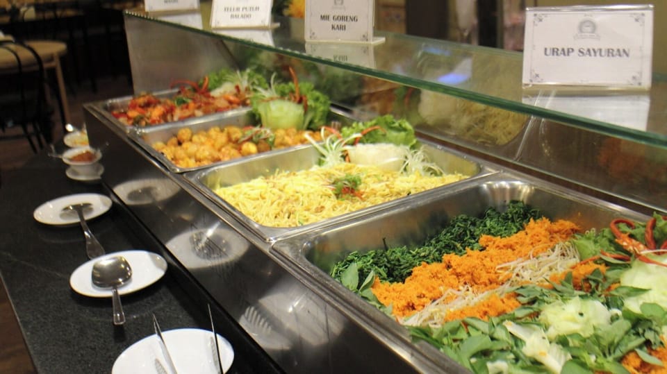 Free daily cooked-to-order breakfast
