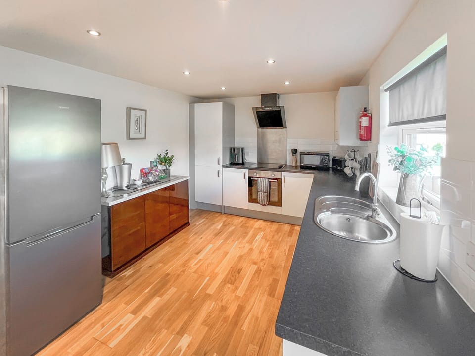 Kitchen | Jasmine - James Ville Marina, Brigg