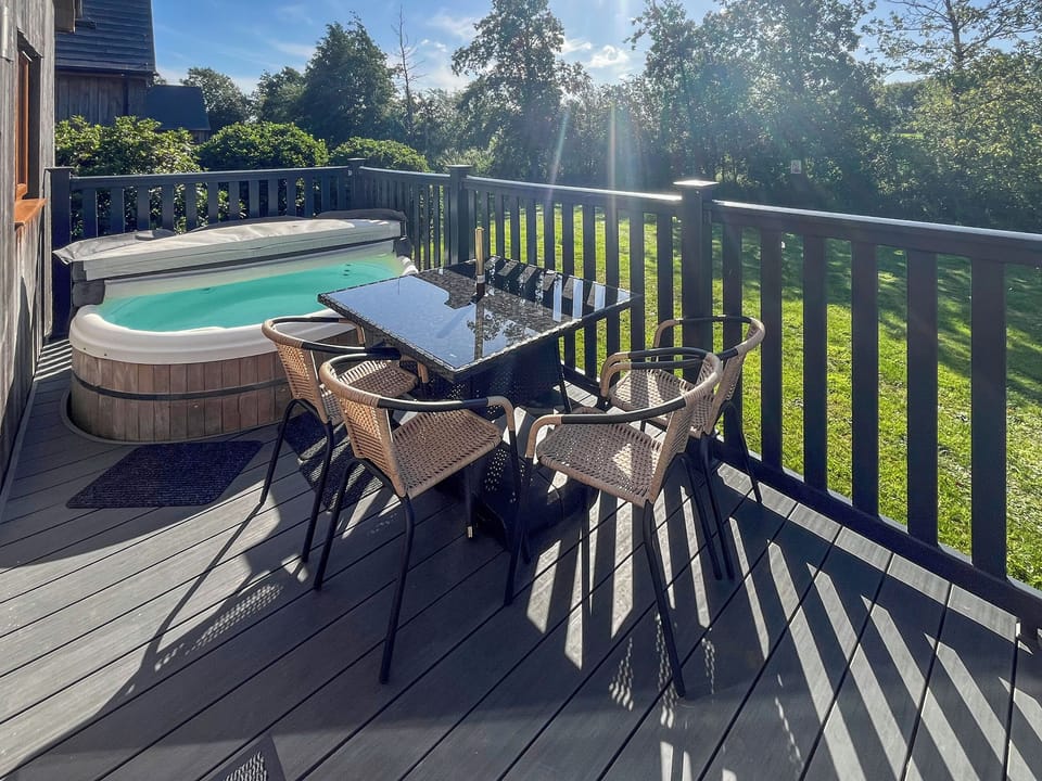 Decking | Jasmine - James Ville Marina, Brigg