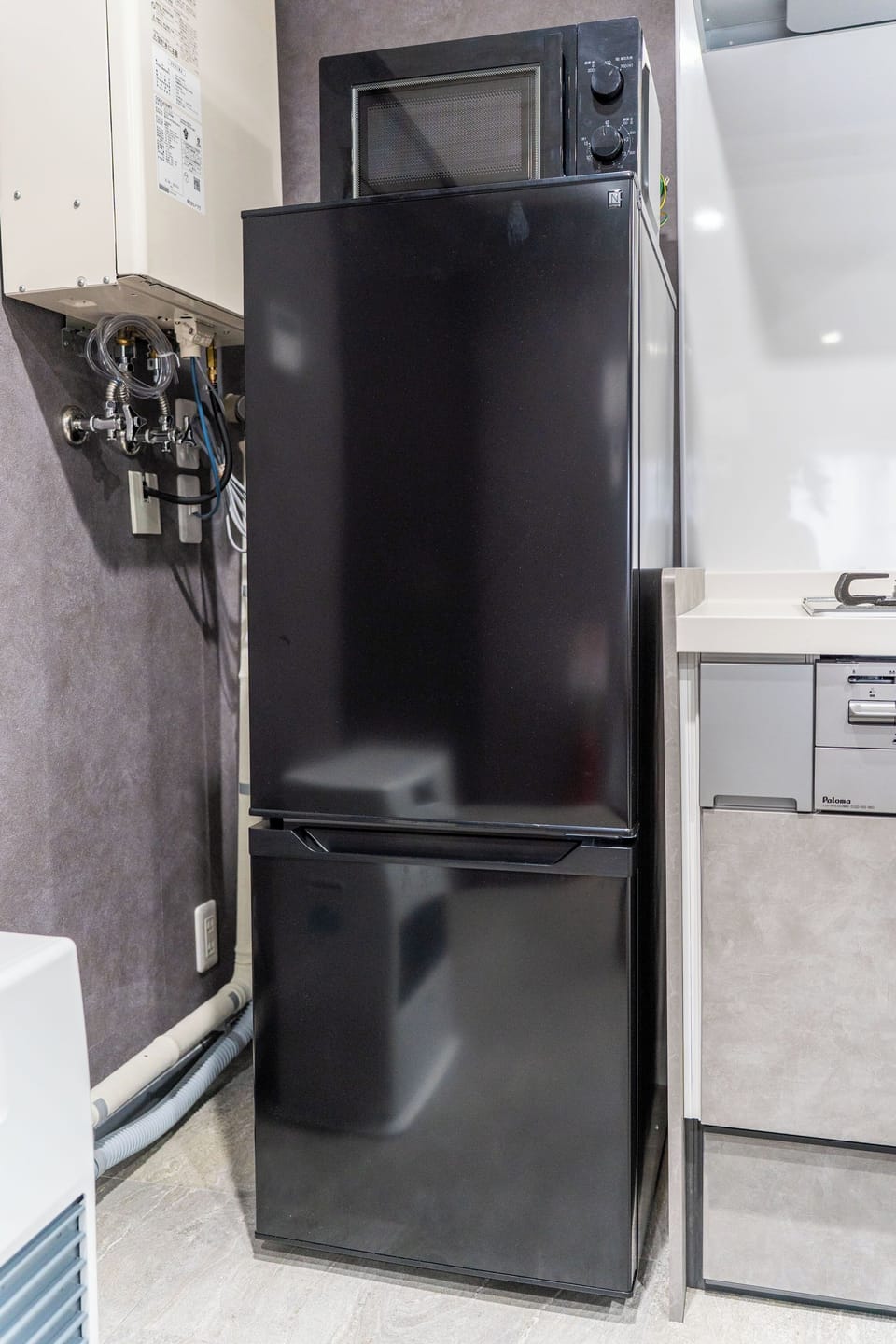 Fridge, microwave, stovetop, electric kettle