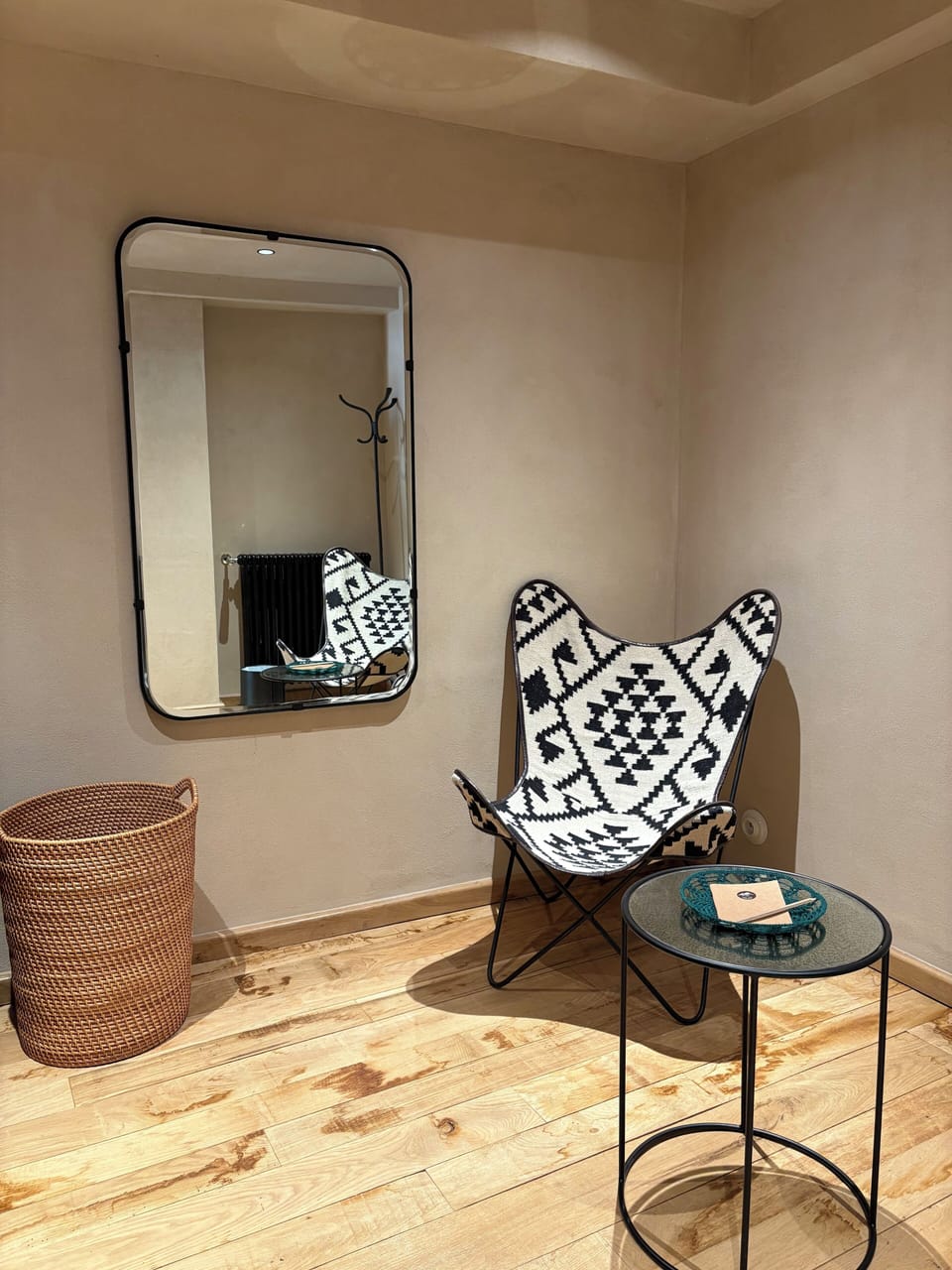 Comfort Double Room, Mountain View | Living area | 100-cm flat-screen TV with digital channels, Netflix, streaming services