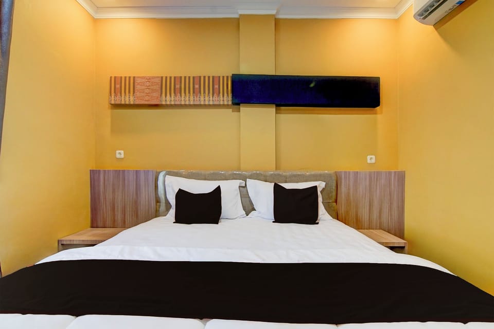 Deluxe Double Room | Desk, free WiFi, bed sheets