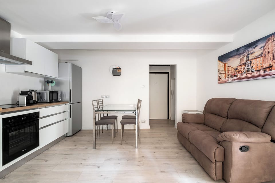 Apartment, 2 Bedrooms | Living area | 30-inch TV with satellite channels