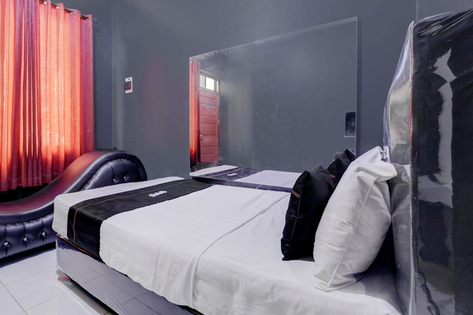 Deluxe Double Room | Free WiFi, bed sheets