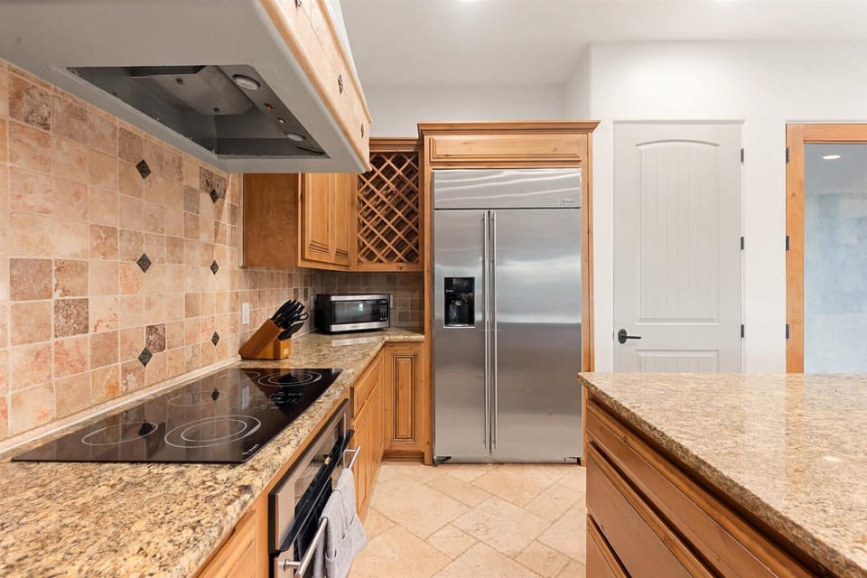 Fuel up for a day of adventure or wind down with a late-night snack. This kitchen has everything you need and more.