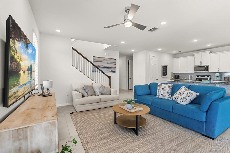 An open and airy space where natural light enhances every detail.