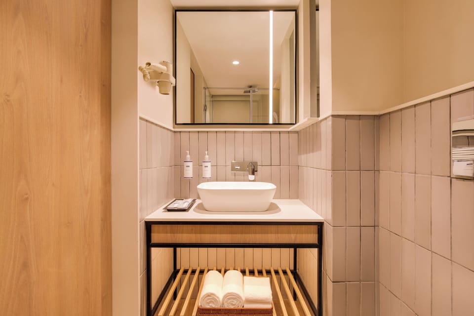 Superior Twin Room | Bathroom