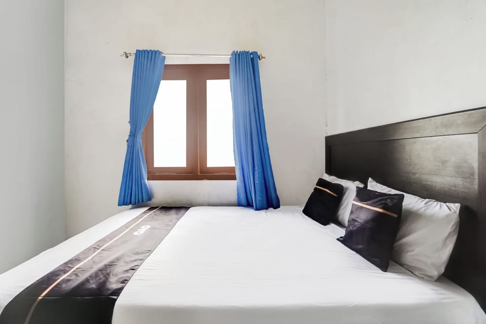 Deluxe Double Room | Free WiFi, bed sheets