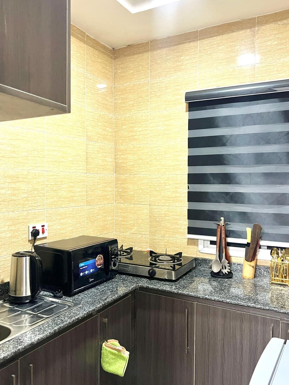 Economy Apartment, Balcony, City View | Private kitchen | Fridge, microwave, oven, stovetop