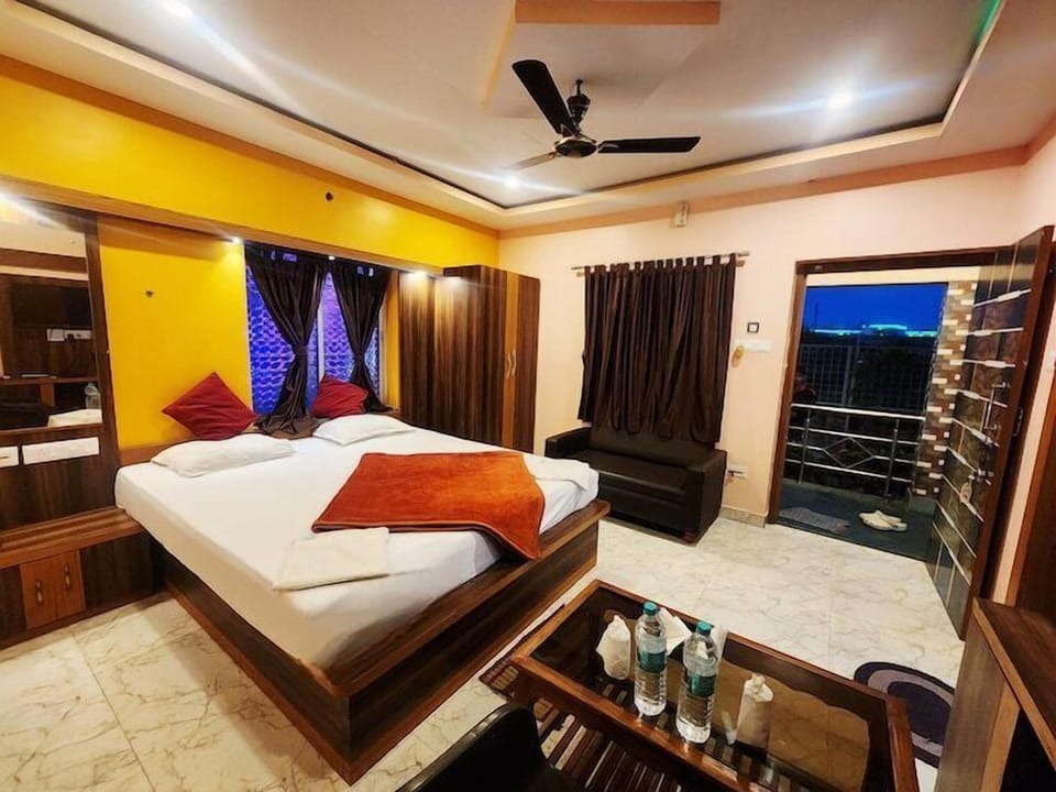 Deluxe Non AC Room With free wifi | Rollaway beds, free WiFi, bed sheets