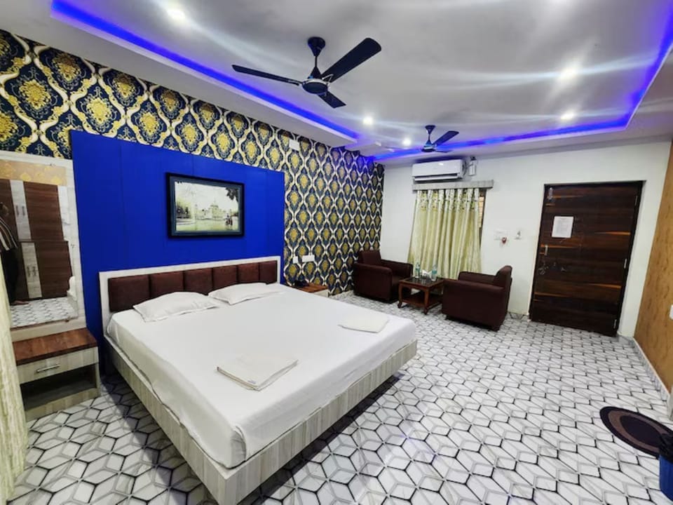 Rollaway beds, free WiFi, bed sheets