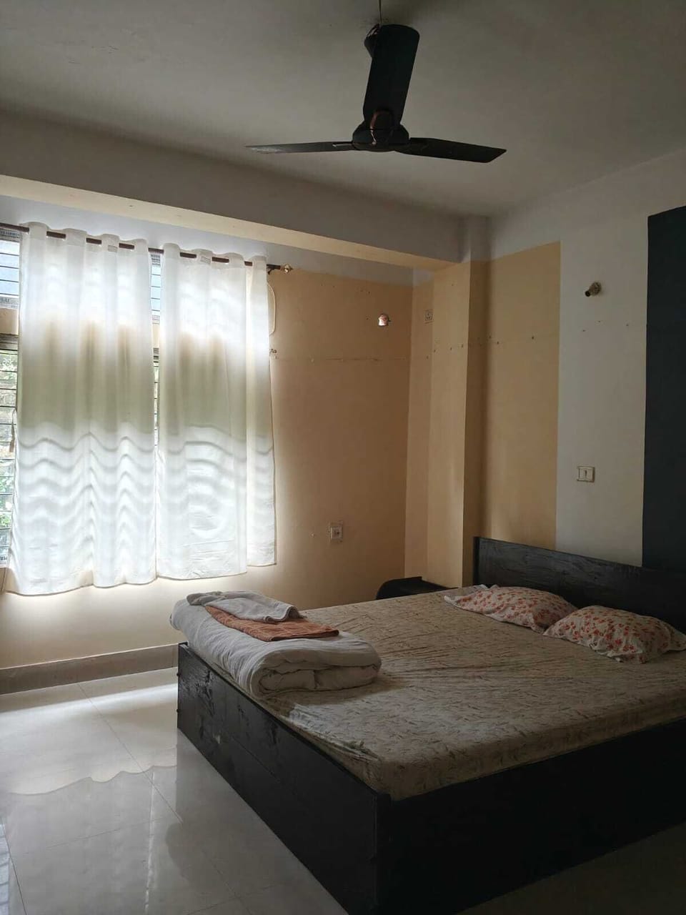 Rollaway beds, free WiFi, bed sheets