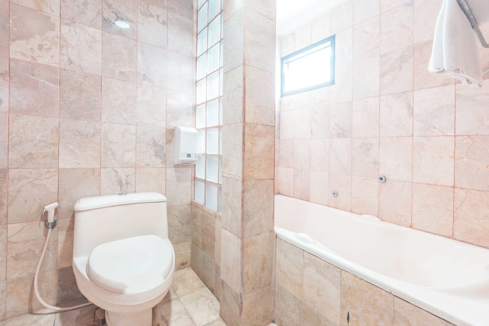 Economy Double Room | Bathroom | Towels