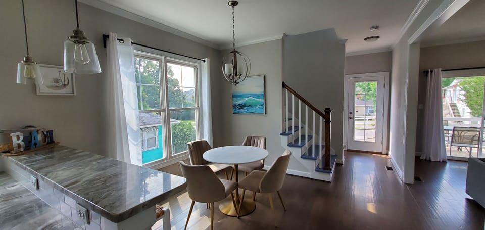 2nd Floor - Breakfast Nook