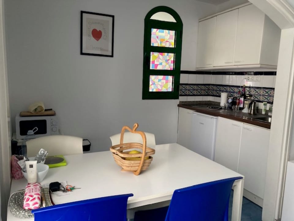Apartment, 1 Bedroom, Smoking, Terrace | Dining room