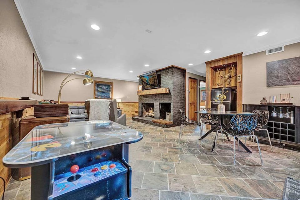 Entertainment space to enjoy after skiing or hiking