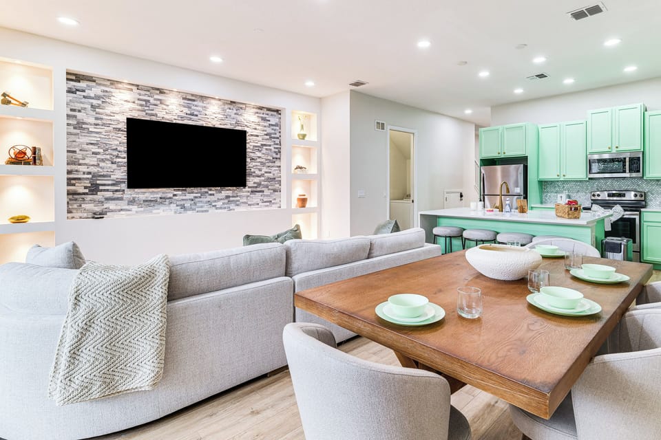 Apartment (4 Bedrooms) | Front of property