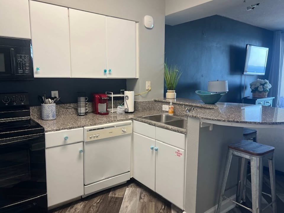 Kitchen with breakfast bar