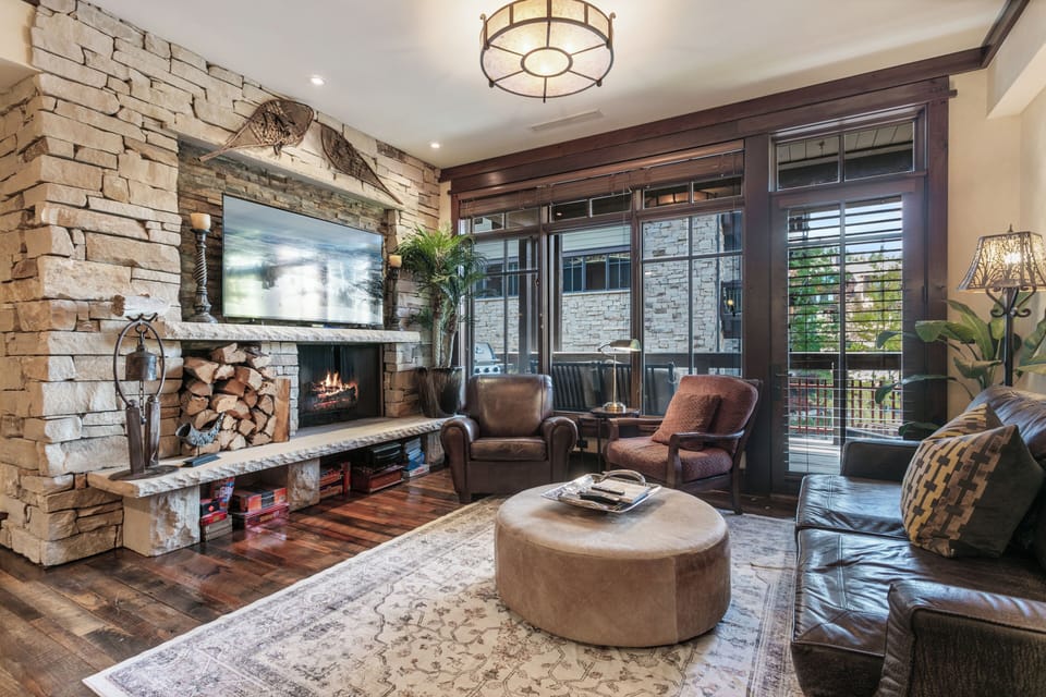 Condo, 2 Bedrooms | Living area | Smart TV