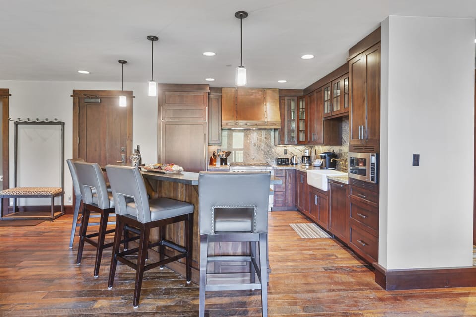 Condo, 3 Bedrooms | Private kitchen | Coffee/tea maker, fridge, oven, toaster