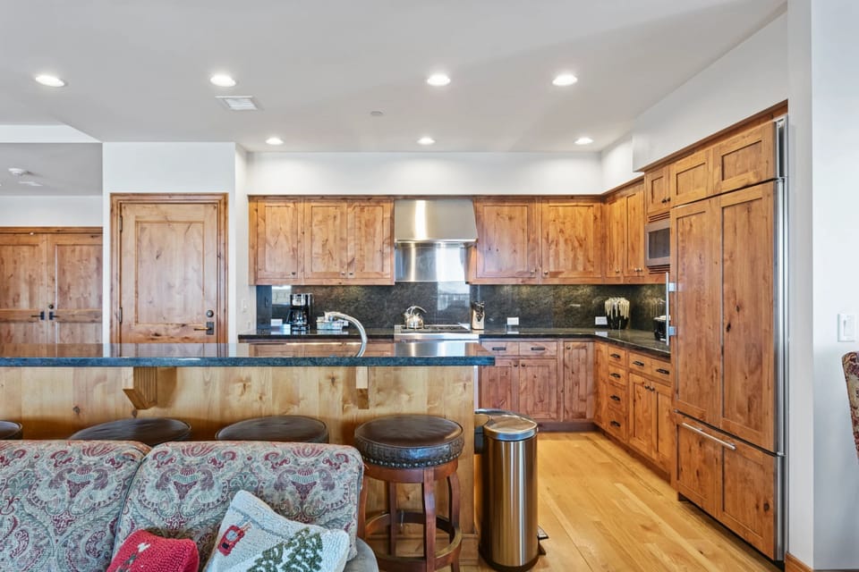 Condo, 3 Bedrooms | Private kitchen | Coffee/tea maker, fridge, oven, toaster