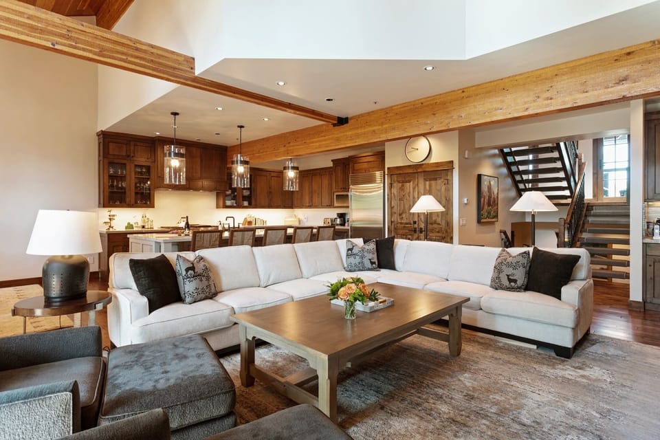 Condo, 4 Bedrooms | Living area | Smart TV